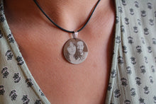 Carica l'immagine nel visualizzatore di Gallery, Foto ciondolo rotondo Ilmioplexiglass