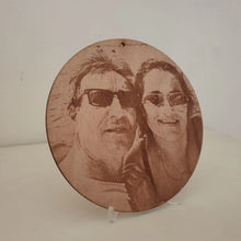 Carica l'immagine nel visualizzatore di Gallery, Foto su legno rotonda - Ilmioplexiglass